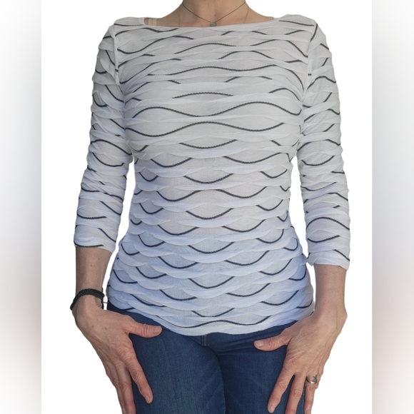 Silvergate brand Pretty Classy Wave Print B&W Shirt With 3/4 Bracelet  Sleeves - Picture 1 of 13